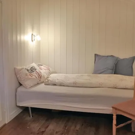 Casa de Férias Lovely In With House Sea View Færvik