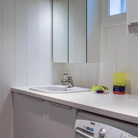 Дом отдыха Gorgeous In Faervik With Kitchen Faervik