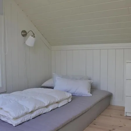 Casa de Férias Lovely In With House Sea View Færvik