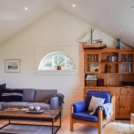 Gorgeous In Faervik With Kitchen Færvik