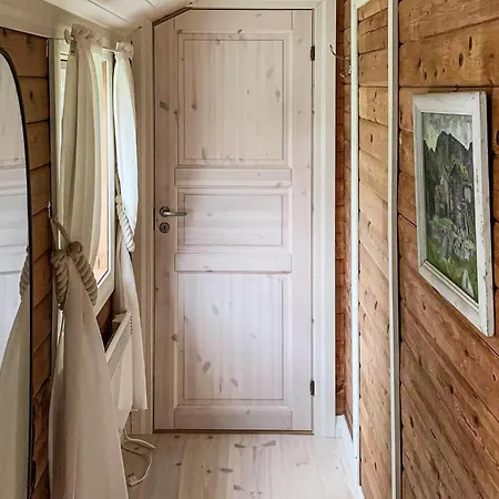 Gorgeous In Faervik With Kitchen Semesterbostad